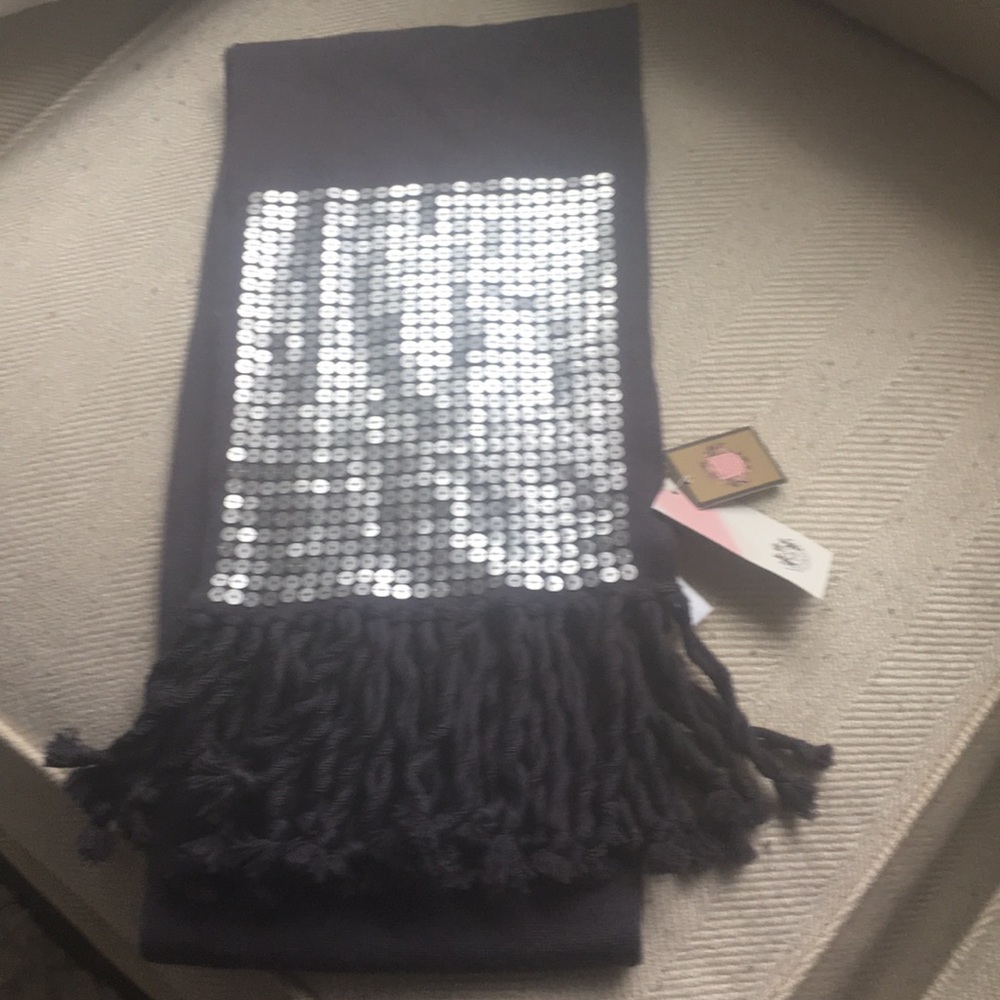 Juicy Couture scarf new